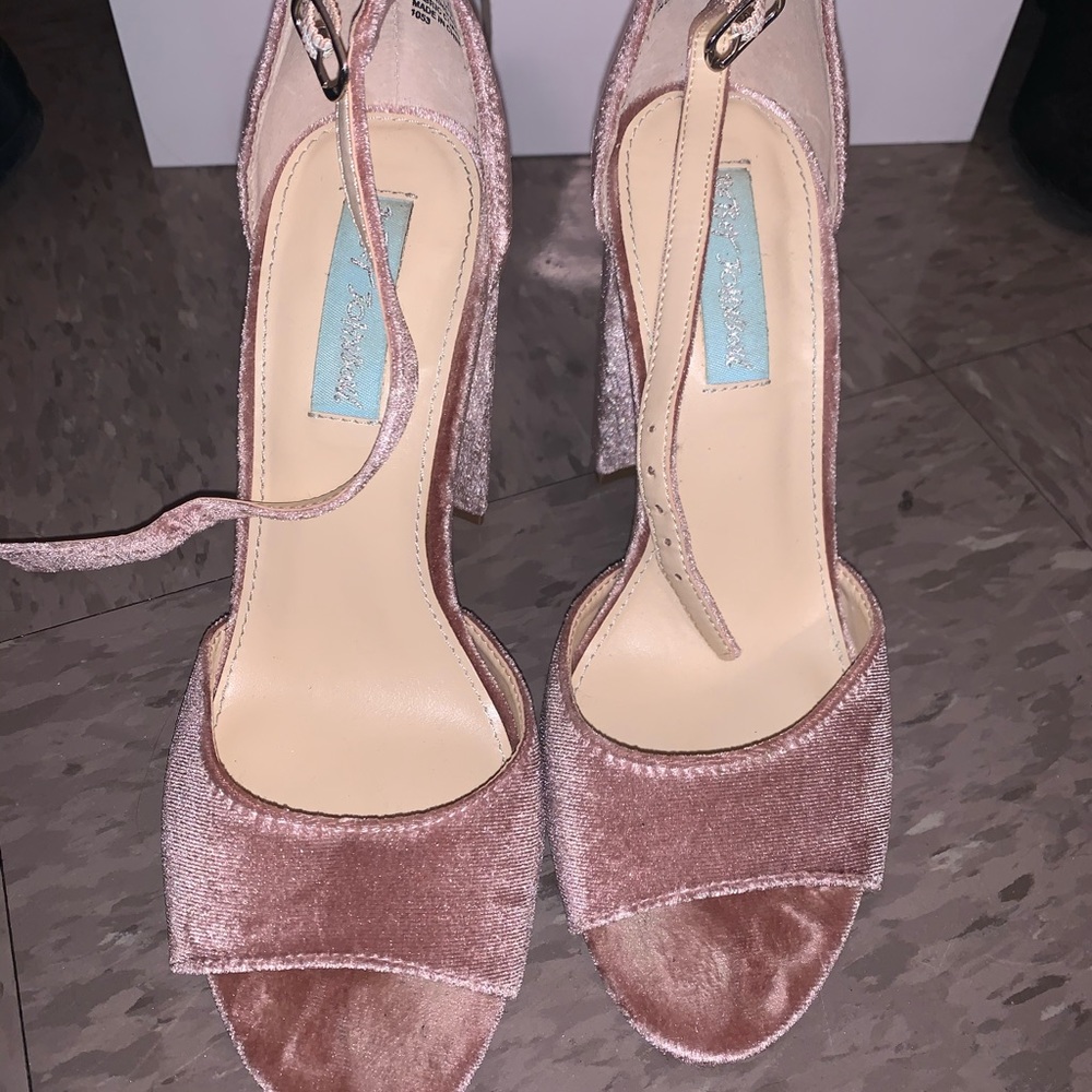 Betsey Johnson velvet blush heels size 7